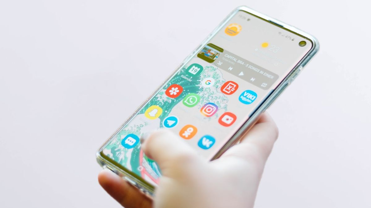 Aplikasi di ponsel pintar yang menggambarkan pengalaman seluler Oyo88